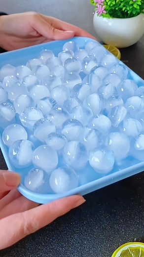 With this ice cube mold, you can make round ice balls at home#Good things to share#Ball ice cube mold