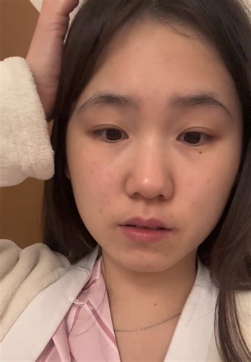 Show Off Your Beautiful Girlfriend in Daily Moments