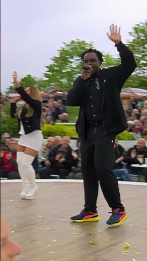 Dr. Alban performing „Sing Hallelujah“ at 'ZDF-Fernsehgarten' in 2015.