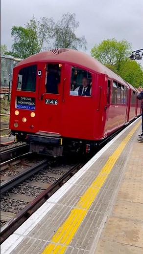 London Underground 1938 Tube Stock Departs Cockfosters For Northfields