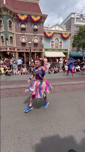 Celebrate Happy at Disneyland with Max Goof 🥁 #disneyland #disney #disneyparks #agoofymovie #shorts
