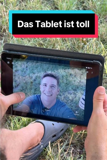 Antwort auf @melandagold Heute chille ich #DasLetzteErsteMal mit meinem #DooGeeTablet am Rhein, denn das #Tablet von #DooGee ist ein echter Alleskönner mit Tastatur, Hülle (die gleichzeitig ein Ständer ist), Maus, Stift und vielem mehr kommt dieses tolle Tablet von Doogee direkt aus dem #TikTokShop ganz einfach nach Hause geliefert für Homeoffice, Gaming, Entertainment, Kommunikation und mehr 🏡