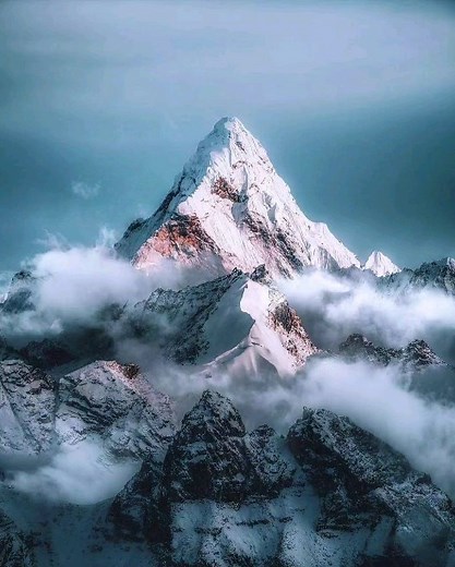 📍Beautiful Ama Dablam (6812m) during Everest Base Camp Trek 🏔️ 📸: @sendocore #trekkinginnepal | Nepal Mount Everest