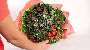 The perfect gift just got sweeter! We’ve delivered on the promise to keep your bloom looking 110% super amazing, long after the first (or third) round of chocolates have been eaten! Simply add in a refill at the checkout and we’ll send you all the choccies you need to keep your bloom looking like its brand new. It’s the gift that keeps on giving. Lucky you! | Edible Blooms | Facebook