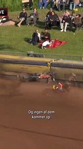 Det så voldsomt ud - og det var særdeles voldsomt. 😬 Heldigvis slap begge nogenlunde nådigt fra styrtet. 🙏 Læs om kørernes tilstand, og se alle højdepunkter fra runden her. 👇 | JydskeVestkysten
