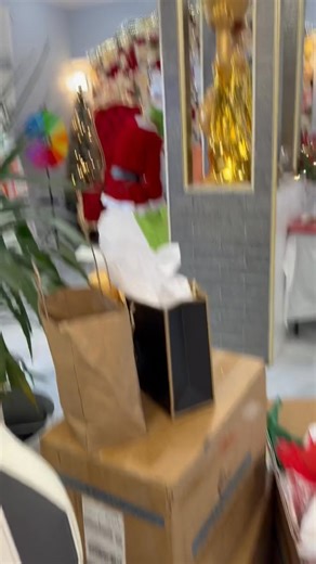 Oh no Mr. Grinch came and visited Fancy Nails salon today! Don’t worry everyone he did not take anything and he even got a pedicure while he was out! Even the grinch choose Fancy Nails! 🎄❤️🎁 #harrisburgillinois #mrgrinch #fancynailssalon #pedicure #GiftCards | Fancy Nails and Spa