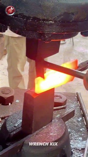 forging process of steel billet into knife