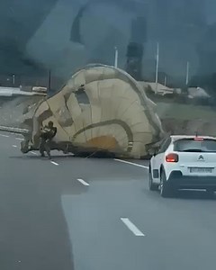 You can't land there mate 😅🪂 | LADbible