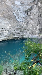 Balade 🍂 Entre Luberon et Ventoux, les Monts de Vaucluse foisonnent de chemins de randonnée et d’histoires fabuleuse. Du monstre légendaire de Fontaine-de-Vaucluse à la source miraculeuse du Beaucet en passant par le hameau fantôme de Travignon à Saint-Saturnin-lès-Apt, partez en balade au pays des légendes. Lire l'article complet dans le magazine 128 du Département sur vaucluse.fr #vaucluse #balade | Département de Vaucluse