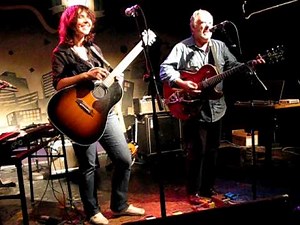 Wreckless Eric & Amy Rigby - (I'd Go The) Whole Wide World