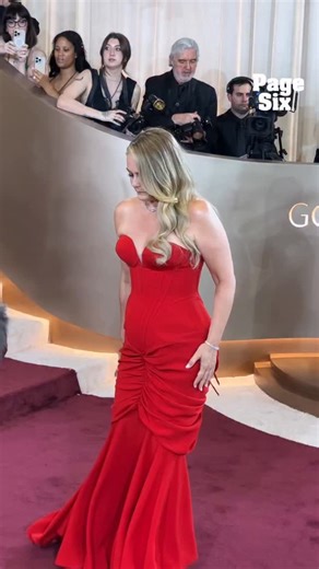 "Clueless" icon Alicia Silverstone has arrived to the 2026 Golden Globes ❤️ | Page Six