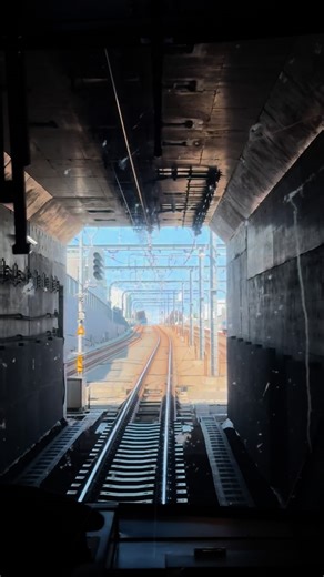 たかしP (Takashi Okita) on Instagram: "小田急電鉄前面展望動画、下北沢から経堂まで。 #鉄道 #電車 #小田急 #下北沢 #経堂 #東京 #前面展望 #trains #cabview #odakyu #shimokitazawa #kyodo #tokyo #japan"