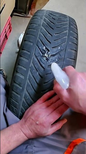 Réparer un pneu crevé avec une mèche 🔧 (Vue intérieure !)