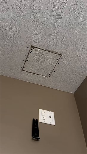 The best way matching crows foot texture in a drywall patch