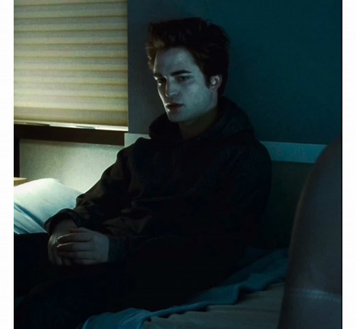 Celebrate Christmas Eve with Edward Cullen and Bella