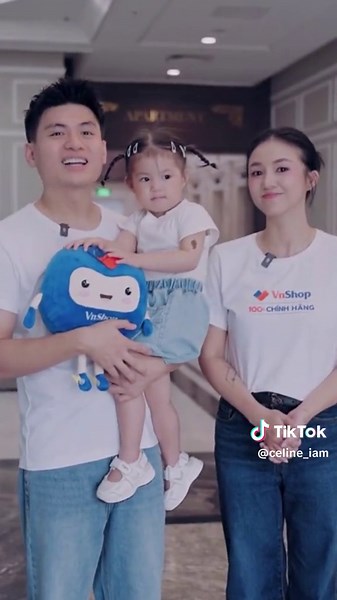 Nom hôm nay cô ấy trả job có vẻ không vui mấy. Mồi cho người ta có tí rong biển hà >