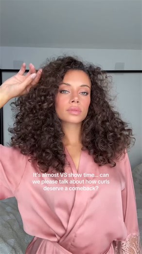 Chantal • model & digital content creator on Instagram: "Who else is counting down to the Victoria’s Secret show? Let’s hope they bring back the bouncy, voluminous, natural curls this year"
