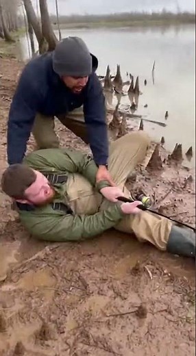 Swamp Bank Chaos: Giant Gar Thrash + Snake Lunge