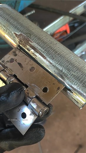 Tricks for installing hinges on pipe tiles that are rarely discussed #welding #welder #fabrication #metalwork | Thin metal welder