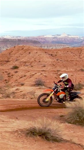 Red dirt deliciousness in Utah - 2 stroke shredding #2stroke #hardenduro #hillclimb #moto #ktm