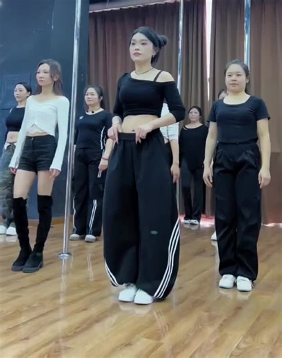 រៀនរាំចង្វាក់ថ្មី