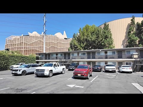 The Hidden Motel Behind Disneyland - Staying At Alpine Inn / So Close To DCA You Can Almost Touch It