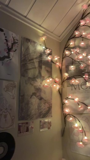 Cherry Blossom Themed Bedroom Ideas – Pink Aesthetic Room Decor