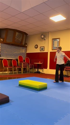 Yellow Rose Dance Company on Instagram: "Smashing out our round off to flat back skill tonight with our Acro level 4+ group 💪"