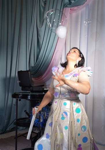 The moment when kids believe in magic… And adults start believing again. 🫧✨ Bubbles, tricks, wonder, laughter — the kind of atmosphere that turns an ordinary party into something truly special.