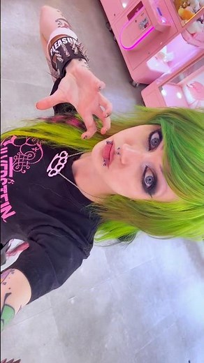 emo girl in the wild 😱 #scene #emo #scenekid #myspace #scenehair