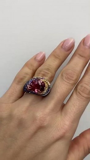 Anello con Tormalina rosa, zaffiri e diamanti in oro 18kt