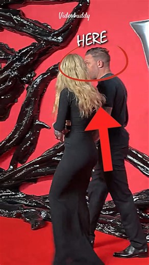 Tom Hardy Shines Through Graceful Simplicity On Red Carpet🔥