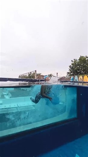 Swimtravel Philippines on Instagram: "QUICK TIP AGAINST SPLASHES! 🇵🇭SWIM to enjoy your next TRAVEL with Swimtravel Philippines — Manila & Cebu’s No. 1 Adult Swimming School for Non-Swimmers 💪🏽Why thousands trust Swimtravel PH: • Guaranteed progress in just one session • 600+ ★★★★★ Facebook reviews & 150+ Google reviews • Powered by Philippine National Athletes • 10 exclusive pool venues across Metro Manila, Cebu & Siargao • Open all year, beginner-friendly, travel-inspired training 📍 Venues