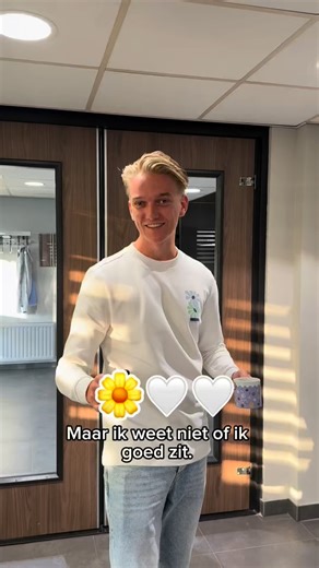 Emoji’s op het menu vandaag! 🍽️ Onze SV.COllega’s doen de Emoji Match Challenge Sommige combinaties zijn best pittig... 😋 #svco #svchallenge #planten #emoji #emojichallenge | SV.CO