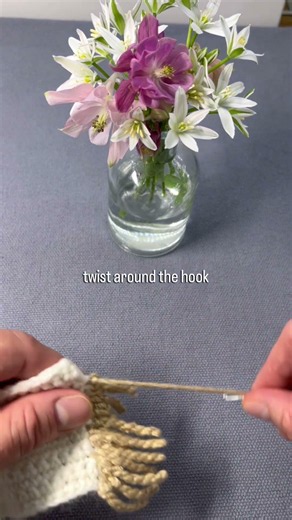 No-cut crochet fringe hack ✨ clean continuous finish continuous yarn technique for perfect trim