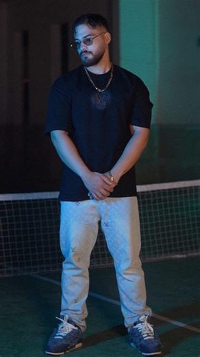 Kasrwa on Instagram‎: ""یادت رفت" Yadet raft out on radio javan @radiojavan Artist: @kasrwa Producer: @ealiaaj Mix & mastering: @ealiaaj Reel & caver art: @hosseinmoradii2 Lable: @persian.media Special Thanks To: @bahraminiii @iliajabbari @atilakid @isteelth #radiojavan #rapefars #kasrwa"‎