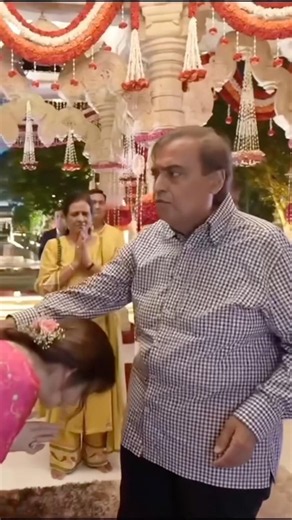 Mukesh Ambani Blesses Nita on Her Birthday 💖👑 | Heartwarming Couple Moment ✨🔥
