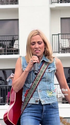 Walking out of Memorial Day weekend and into the unofficial start of summer like @Sheryl Crow. Just like her, All I Wanna Do is have some fun. #sherylcrow #alliwannado #countryrock #beachlifefestival #musicfestival