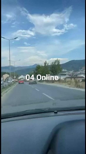 Në lagjen "Bajram Curri" bllokohet rruga pas dëmtimit të gomës të kolicës së traktorit...👇👇👇 | 04 Online