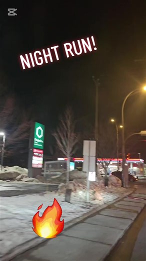 petite sortie nocturne!! 65kmh et jai ralenti aux feux rouges si certains se demandaient 🙄 #fire #firetruck #firefighter