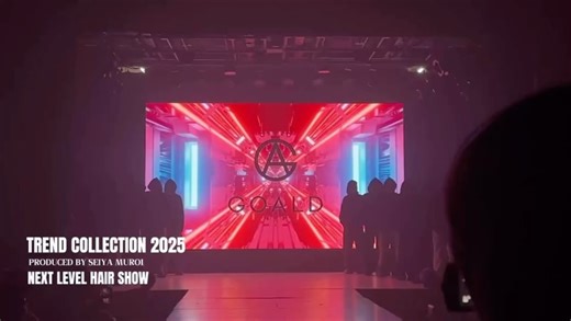 室井 聖也 GOALDプロデューサー on Instagram: "NEXTLEVEL ヘアショー フル動画❤️‍🔥 トレンドコレクション2025 Produce by Seiya Muroi 来てくださった皆様、ありがとうございました🙇‍♂️ ヘアショーのイメージや概念が変わりましたでしょうか？ SNSとリアルな表現はどう感じましたでしょうか？ 感じ方は人それぞれだと思いますが、 このステージは、僕が美容師として生きてきたリアルと突き詰めたいと思ったトレンドヘアの在り方の本質を表現したステージです！！✨ このヘアショーのお話を頂いてから やりたい構成やイメージは明確でした。 僕にしか再現出来ない、大切なお客様と共に創り上げる 圧倒的なヘアショー×コレクション。 今年の6月にパリコレのヘアメイクに行かせて頂いた際に 肌で感じた演出、構成、空間、技術。 あのコレクションに参加させて頂いてから 僕もヘアコレクションがしたいとずっと思っていました。 10分間の中で、1人で13体のモデルを高クオリティで 仕上げるのは簡単なことではないと分かっていながらも 今までやってきた自分の美容師として