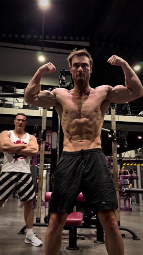 If Sam Sulek did this posing routine, he would have won the Arnold Classic.