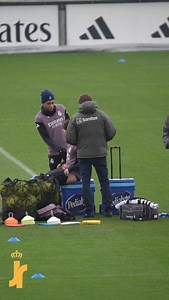 🚨 Quand Raúl Asencio devient Batman... Mbappé vérifie si nous captons la séquence : c'est dans la boîte les gars ! ✅ #mbappe #asencio #realmadrid #football #trainingday | Le Journal Du Real