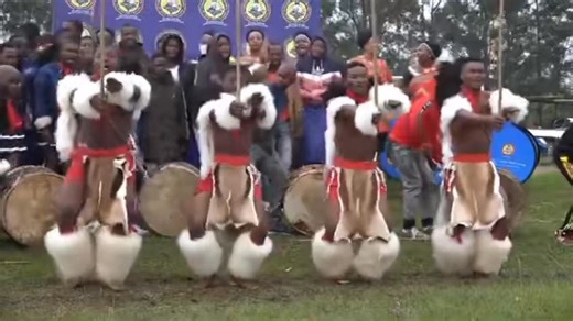 263K views · 12K reactions | Hhayi khona bafana base Ngculwini nayishaya kwatsi angiduke nelive❤️❤️. Song Composed after The Lion King #Akunamathatha #inlovewithmyswatiheritage❤️❤️ Kwasa hlutfu solo sibuka!!! | In love with my Swati Heritage | Facebook