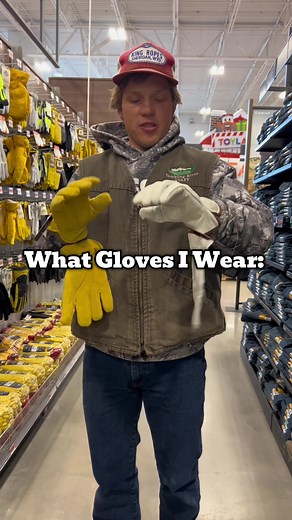 A constant battle between keeping the hands warm and being able to get your work done 🤙 #western #ranching #yellowstonetv #interesting #cowboy