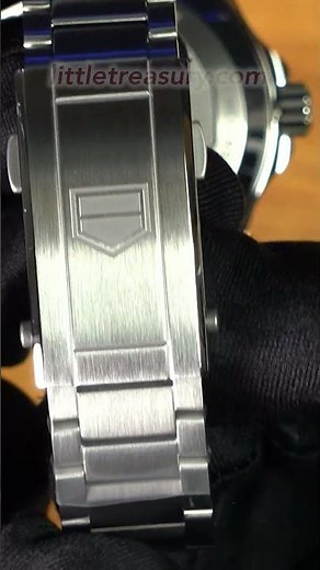 The Micro-Adjustable Steel Bracelet of the TAG Heuer Aquaracer GMT Detailed