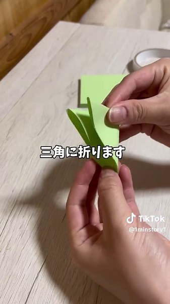 壁に穴を開けずにポスターを飾るアイデア