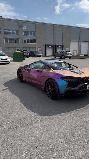 Non, pas tout de suite dans le garage ! Un plaisir à conduire et honnêtement, l’une des plus belles couleurs que j’ai vu en vrai. Je n’ai jamais attiré autant de regards sur la route 😅 | Luc Poirier