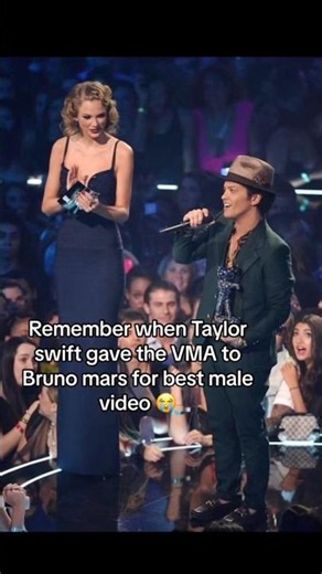 Remember when Taylor Swift gave the VMA to Bruno Mars for best male video😭