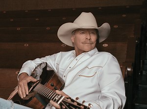 Why Does Alan Jackson Wear His Signature Cowboy Hat? It’s Not Just A Fashion Choice | Whiskey Riff